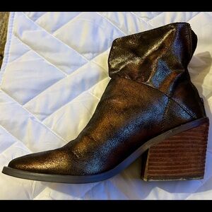 Womens bronze metallic short boots, sz 6